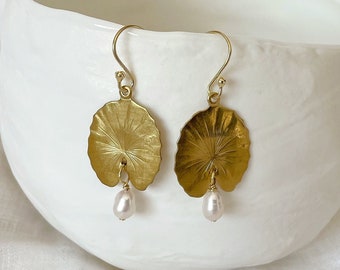 Freshwater Pearl Dangle Earrings for Bride, Lily Pad Earrings, Gold  Leaf Pearl Earrings, Natural Pearl Jewelry for Wedding, Bridesmaid Gift