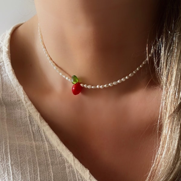 Collier fraise, collier ras du cou tendance avec perles, collier de perles réglable avec breloque fruits, bijoux en perles de perles, idée cadeau femme