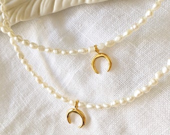 Gargantilla de Perlas con Colgante - Collar Corto de Perlas de Río - Collar Colgante Luna Oro - Joyas Minimalistas - Regalo Mujer