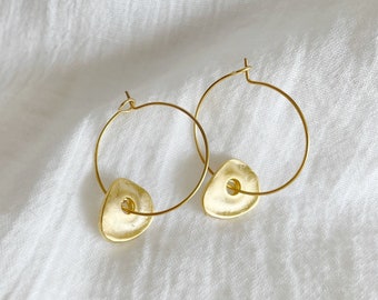 Gold Wire Hoops with Charm, Medium Hoops Hypoallergenic, Everyday Dangle Hoops, Organic Charm Earrings, Dainty Boho Jewelry, Gift for Her