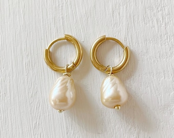 Pearl huggie hoop earrings, Pearl mini hoop, Dainty pearl earrings drop, Vintage huggie earring, Hypoallergenic jewelry, Gift for girlfriend
