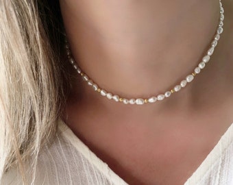 Colar gargantilha de pérolas verdadeiras, gargantilha delicada de pérolas, colar moderno de pérolas de água doce, colar de pérolas de arroz, presente para madrinhas, joias de casamento