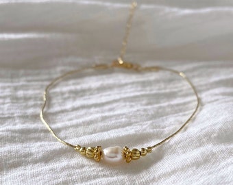 Single Pearl Bracelet, Dainty Gold Pearl Bracelet, Thin Stacking Bracelet, Tiny Pearl Bracelet, Delicate Gift for Her, Everyday Jewelry