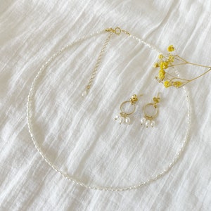 Collana di perle d'acqua dolce delicata, piccolo girocollo di perle di perle, collana di perle genuine, collana di perle di riso, collana classica, regalo per lei immagine 8