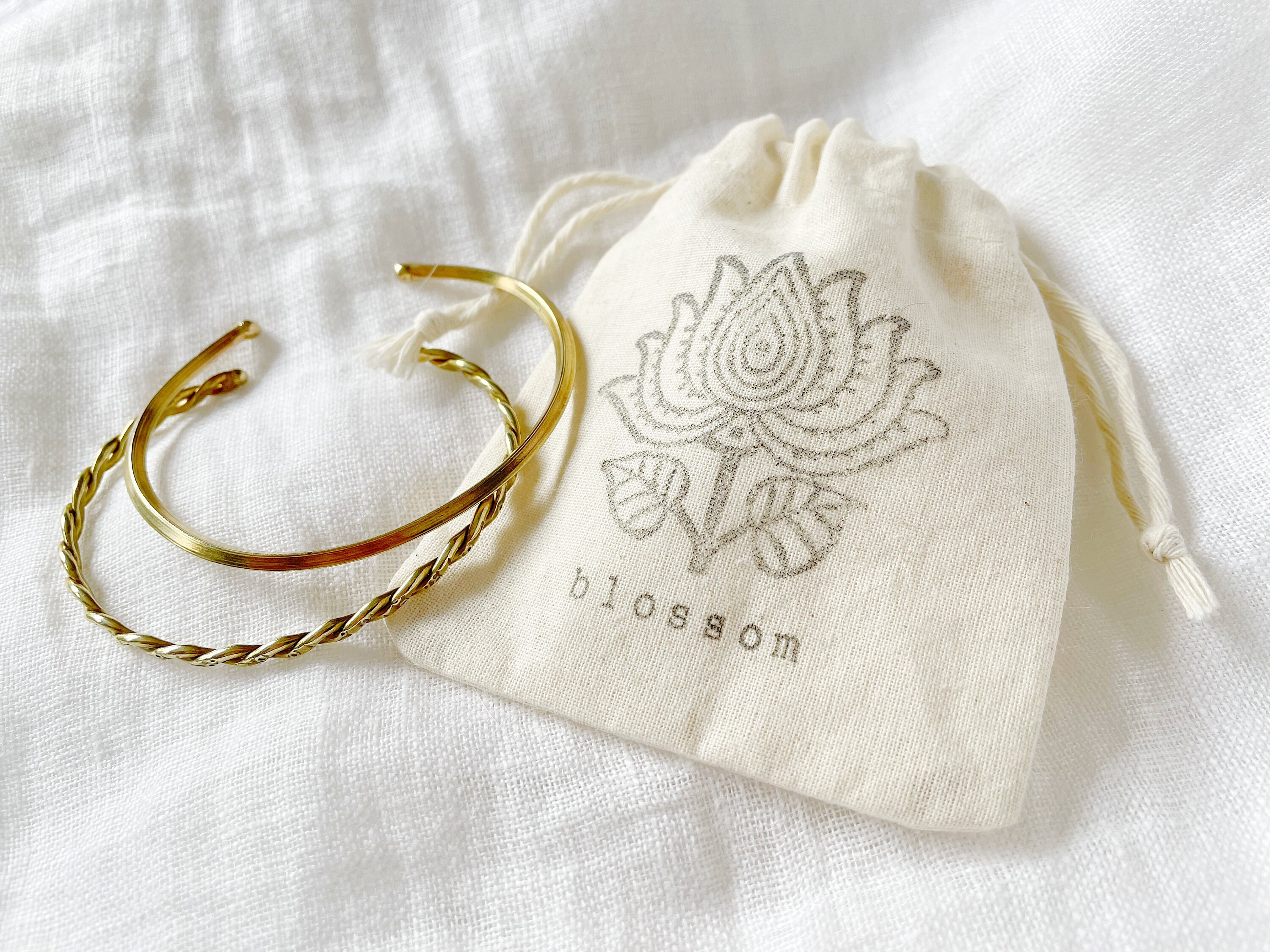 Bracciale Rigido Vintage Oro Con Pietra Lavica | Design Irregolare Boho | Lunghezza Regolabile 6,1 Cm | Gioiello Donna Per Ogni Occasione