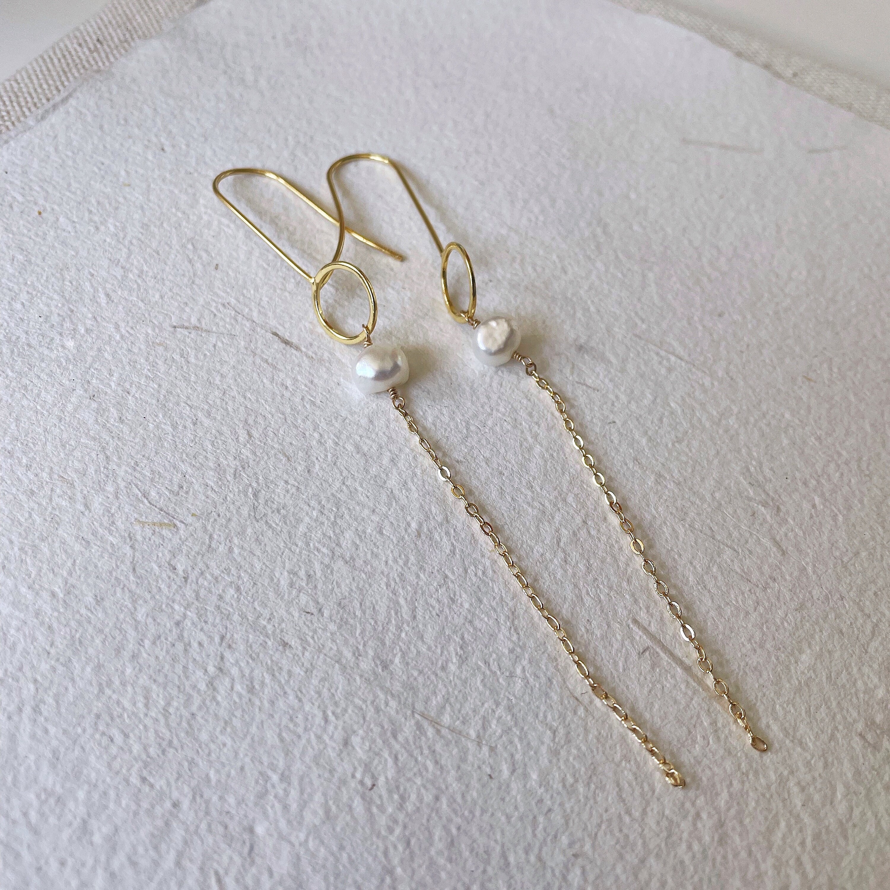 Boucles d'oreilles de mariée perles dorées en chaîne pendante
