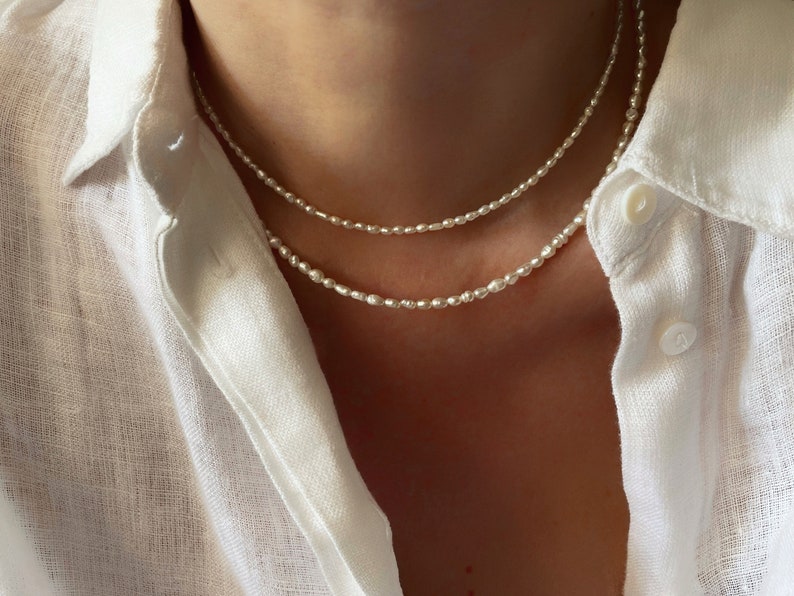 Naszyjnik z pereł słodkowodnych Dainty, Tiny Pearl zroszony Choker, prawdziwy naszyjnik z pereł, naszyjnik z pereł ryżowych, klasyczny naszyjnik, prezent dla niej zdjęcie 7