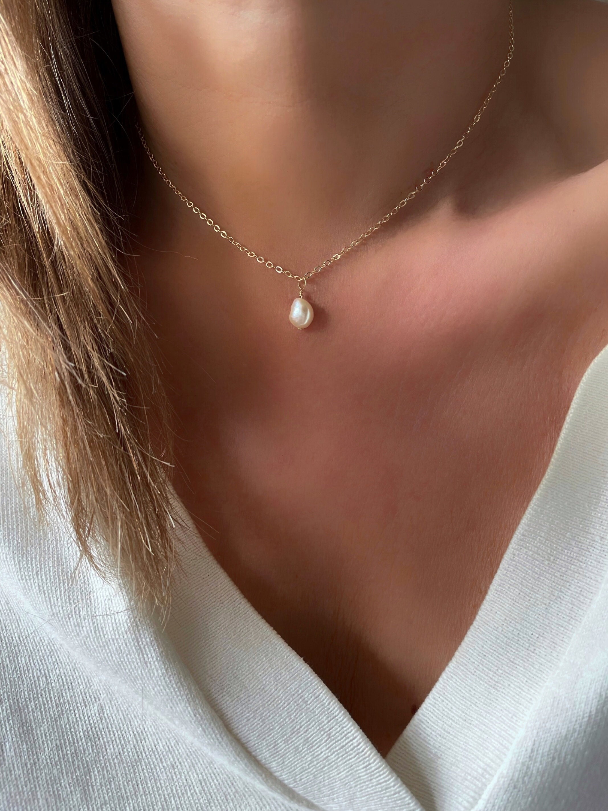 Colar de pérolas com uma gota, colar delicado de pérolas para noiva, pingente de pérola de água doce, corrente de ouro 14K, presente para madrinha de casamento, joias para noiva