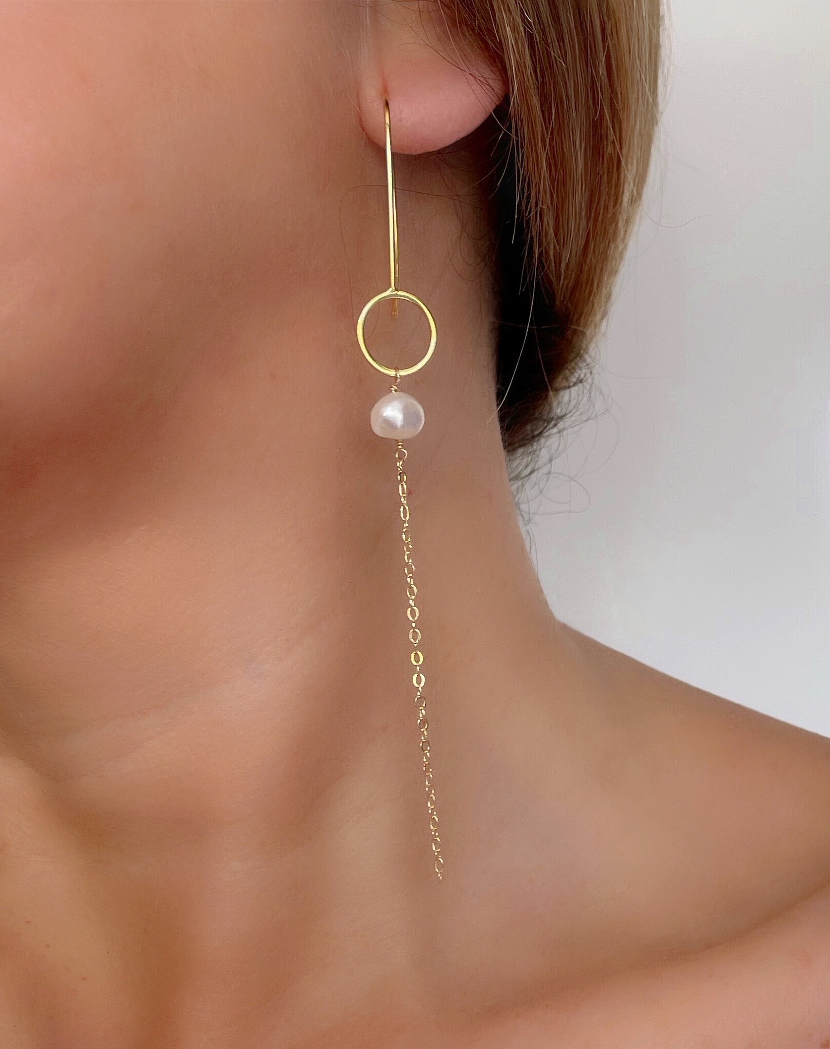 Boucles d'oreilles de mariée perles dorées en chaîne pendante