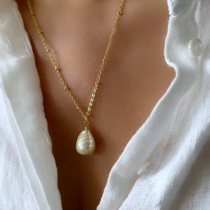 Collier de grosses perles en or, pendentif de perles baroques, grosse perle avec chaîne, collier de perles tendance, bijoux en perles de champagne, cadeau pour femme