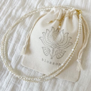 Collana di perle d'acqua dolce delicata, piccolo girocollo di perle di perle, collana di perle genuine, collana di perle di riso, collana classica, regalo per lei immagine 6