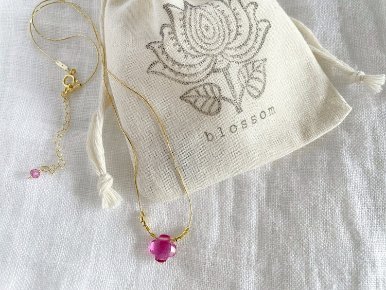 Everyday Jewelry Tiny Gemstone Dainty Necklace Clover Gold Necklace Crystal Flower Necklace Pink Quartz Necklace Choker Gift for Her
