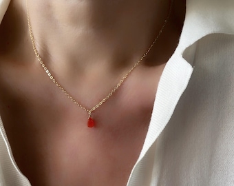 Collier délicat en cornaline avec petit pendentif en pierre précieuse, collier minimaliste avec véritable larme de cornaline, bijoux en pierre orange, cadeau pour soeur