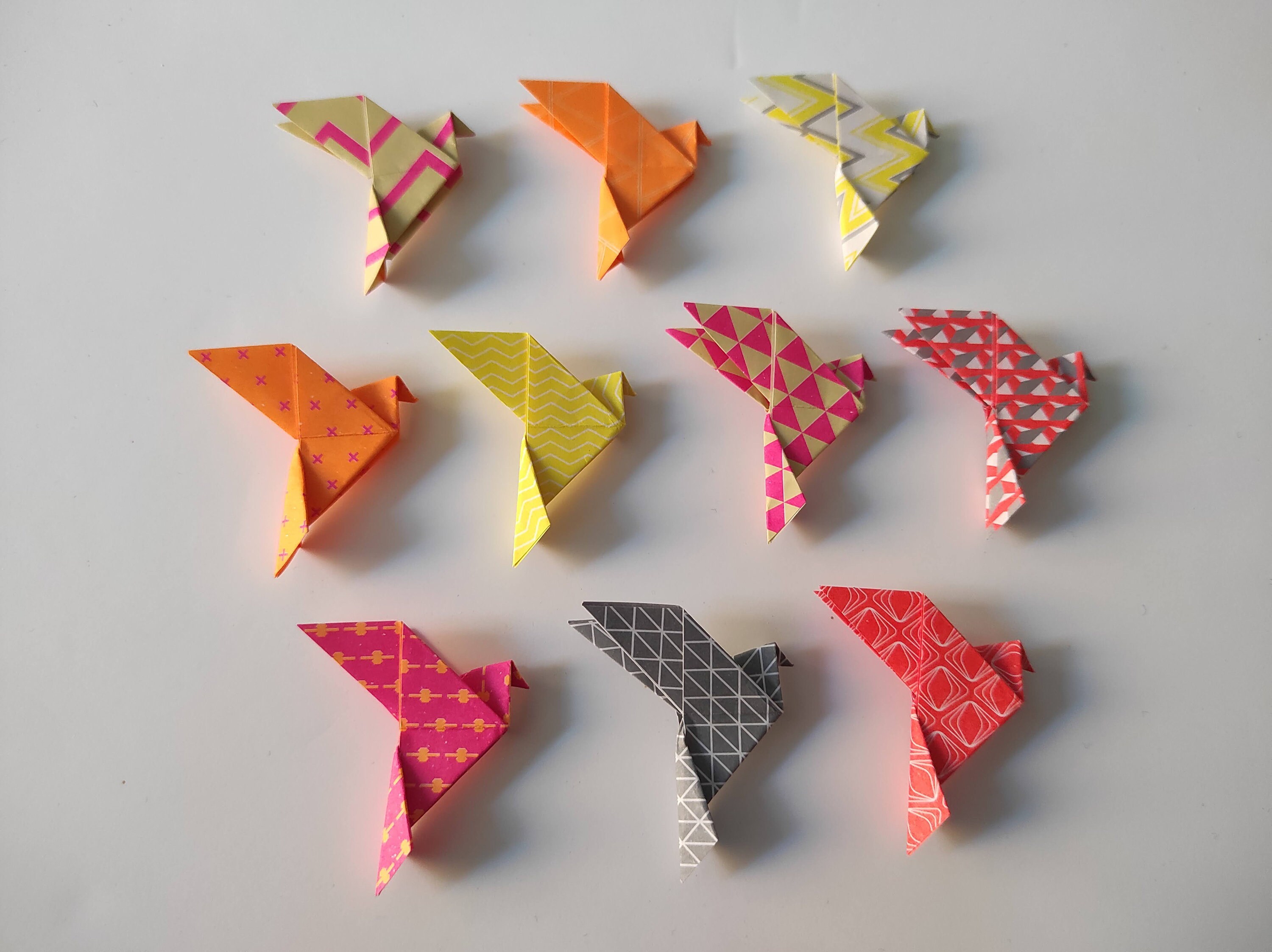 10 Mini Colombes Origami Motifs Géométriques Aux Couleurs Flashy et Grises Néons