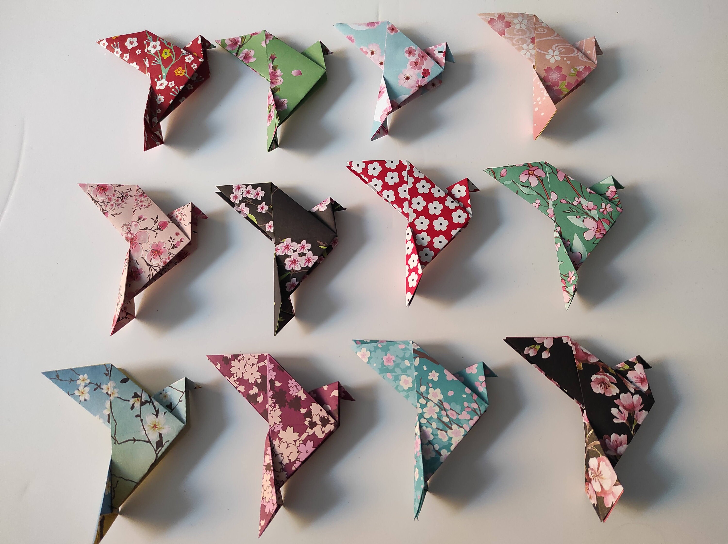 12 Colombes Origami Motifs Fleurs de Cerisier Japonais Colorées