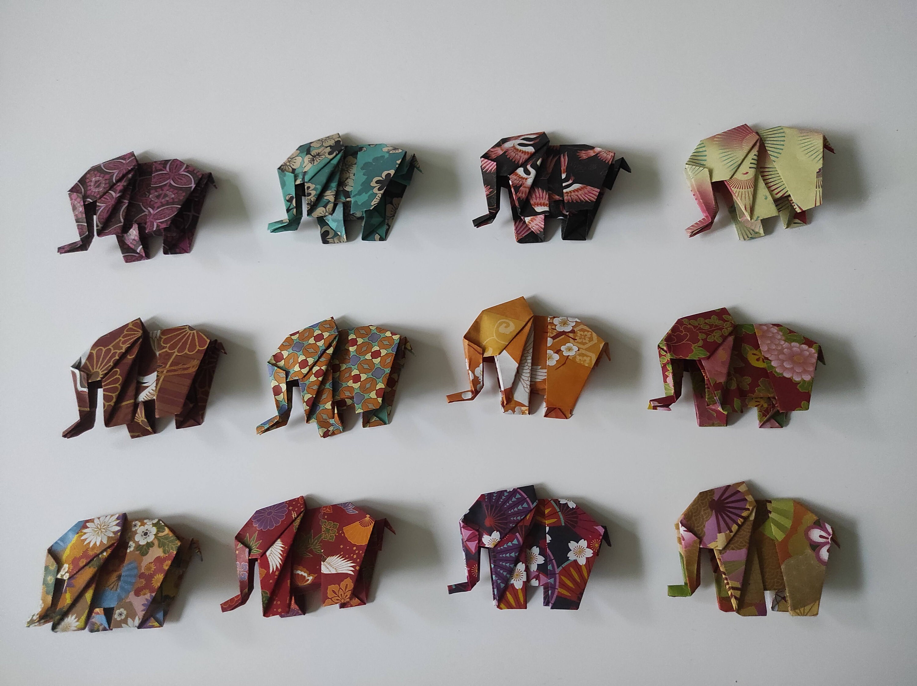 12 Elephants Origami Motifs Kimono Japonais