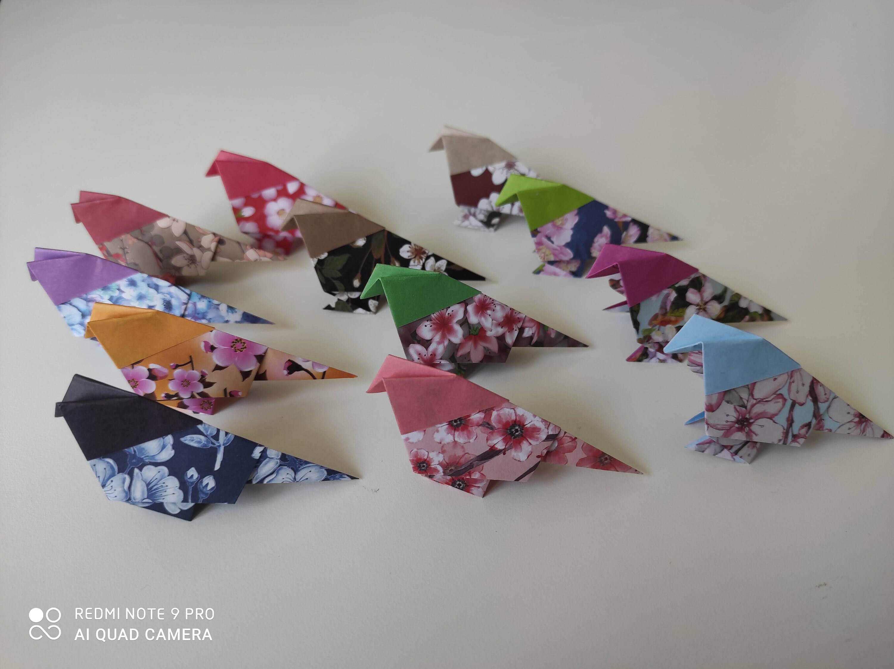 12 Mesanges Origami à Motifs Fleurs de Cerisiers Colorés