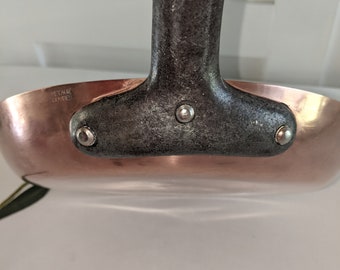 Poêle à frire en cuivre de 26 cm par Metaux Ouvres Fabriquée en France. Poêle de 2 mm d'épaisseur recouverte d'étain