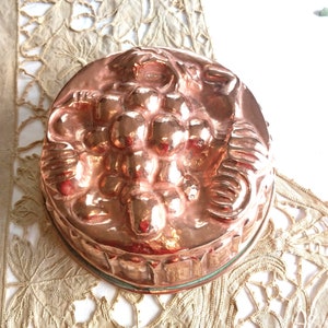 Large Round antique Copper Dessert Mold, Vintage French Copper Fruit Jelly mold Repoussé Grapes