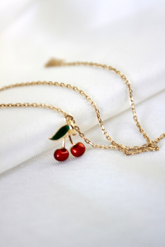 送料税込【AMY O】Cherry Charm Pendant 14K☆チャーム ♪国内発 14K Solid Gold Cherry Charm, Dainty Fruit Pendant, Enamel