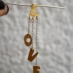 Brincos de amor, brincos de carta de amor, brincos de declaração, brincos pendurados, brincos de corrente, brincos de prata feitos à mão, ouro e prata,