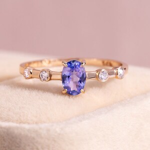 Perfect Engagement Ring Blue Gemstone Diamonds Ring