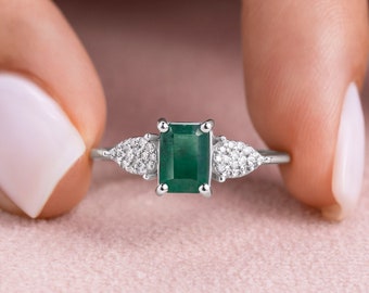 Minimalist White Gold Ring 1.15 Carat Green Emerald & Natural Light Pink Diamond VS2-SI3 14k White Gold Ring