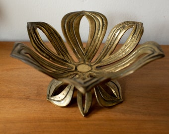 1960s Vintage Solid Brass Flower Shaped Bowl