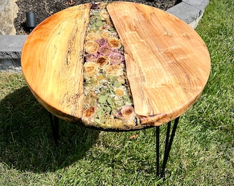 Epoxy Bridal Bouquet Table: Wedding Flower Preservation Art.