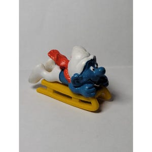 Vintage 1979 Smurf figure PEYO Scheich Bully PVC Hong Kong Smurf on Sled