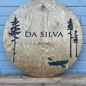 Sinal redondo de casa ou chalé gravado | Sinal de casa de campo | Sinal de nome personalizado | Placa de identificação | Sinal de casa/casa personalizado | Sinal personalizado