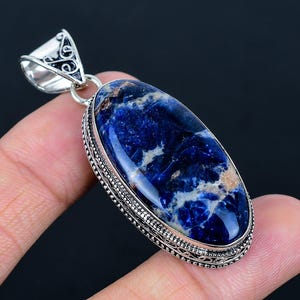 Ciondolo in argento sterling 925 con pietra preziosa di sodalite/Ciondolo da donna/Gioielli importanti/Gioielli con pietra portafortuna/Collana unisex contro l&#39;ansia/Regalo per la moglie
