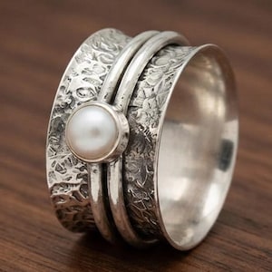 Anello girevole in argento con perla, fascia testurizzata, gioiello antistress (misura personalizzata)