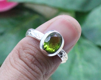 Peridot ring for Women Peridot ring silver Peridot ring minimalist Peridot ring Sterling Silver Peridot Ring Band