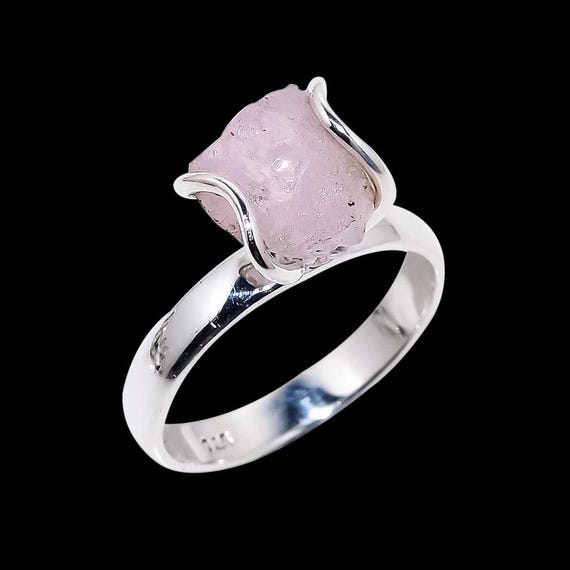 ハンドメイドスターリングシルバーの天然ローズクォーツリング、原石