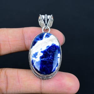 Ciondolo in argento sterling 925 con pietra preziosa di sodalite/Ciondolo da donna/Gioiello con pietra portafortuna/Collana unisex contro l&#39;ansia/Regalo per lui e per lei