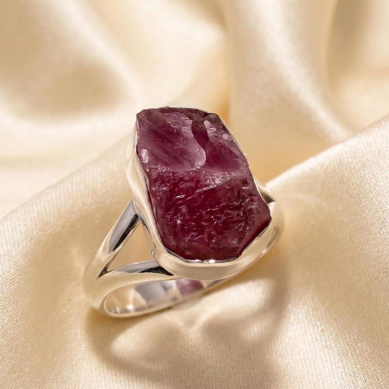 Bague tendance rubis brut - Pierre gemme rubis rose brut image 4