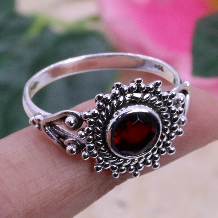 925 Sterling Silver Ring / Garnet Ring / Jewellery / Womens