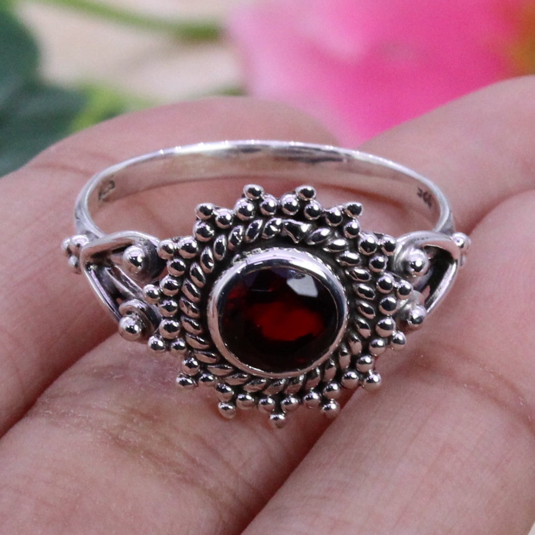 925 Sterling Silver Ring / Garnet Ring / Jewellery / Womens