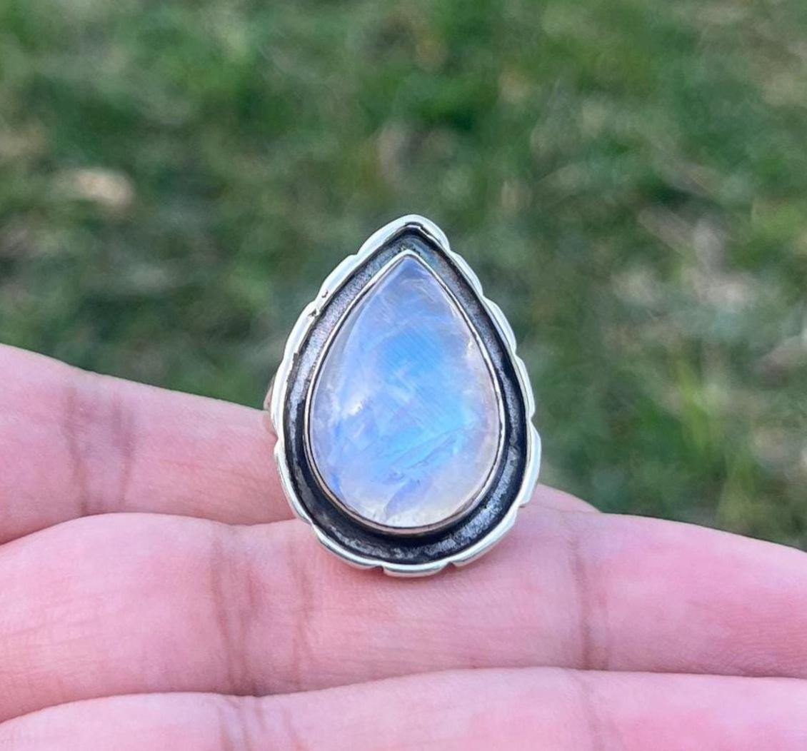 シルバームーンストーンリング、ティアドロップジェムストーンカクテル