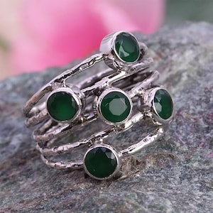 Anello a fascia larga in argento, pietra preziosa smeraldo simulato, regalo di gioielli su misura/Argento