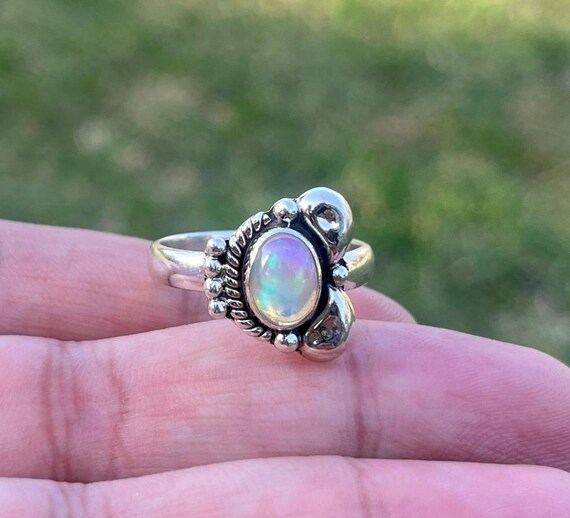 シルバーエチオピアンオパールリング - 記念日のプロミスバンド