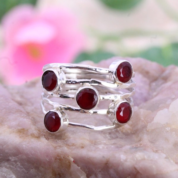 Bague en argent sterling 925 / Bague en rubis / Bague de créateur / Alliance pour femme / Bague cadeau de mariage / Rubis rond / Taille de bague personnalisée J à Z