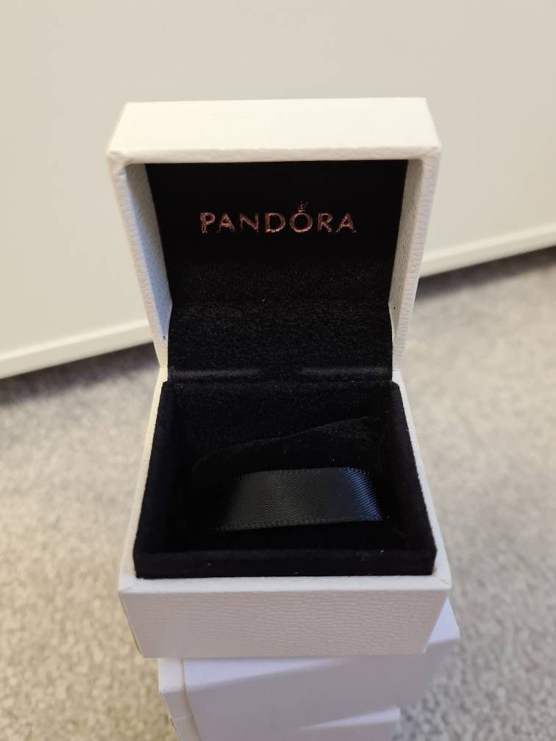 Aktentas Per ongeluk offset Pandora Sieraden Doos voor Oorbellen Charme Ring 5x5x4cm - Etsy Nederland