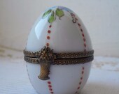 collectable rare vintage French Limoges porcelain hand painted trinket box Peint main signed