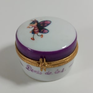 P## Collectable vintage French Limoges porcelain hand made Trinket / pill box