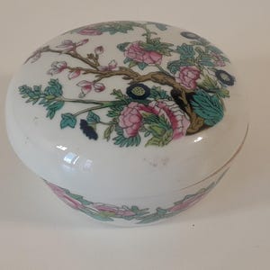 collectable vintage French Limoges porcelain lidded trinket box / jewellery box
