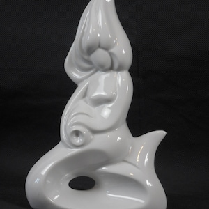 Collectable vintage French Limoges porcelain unstamped figurine