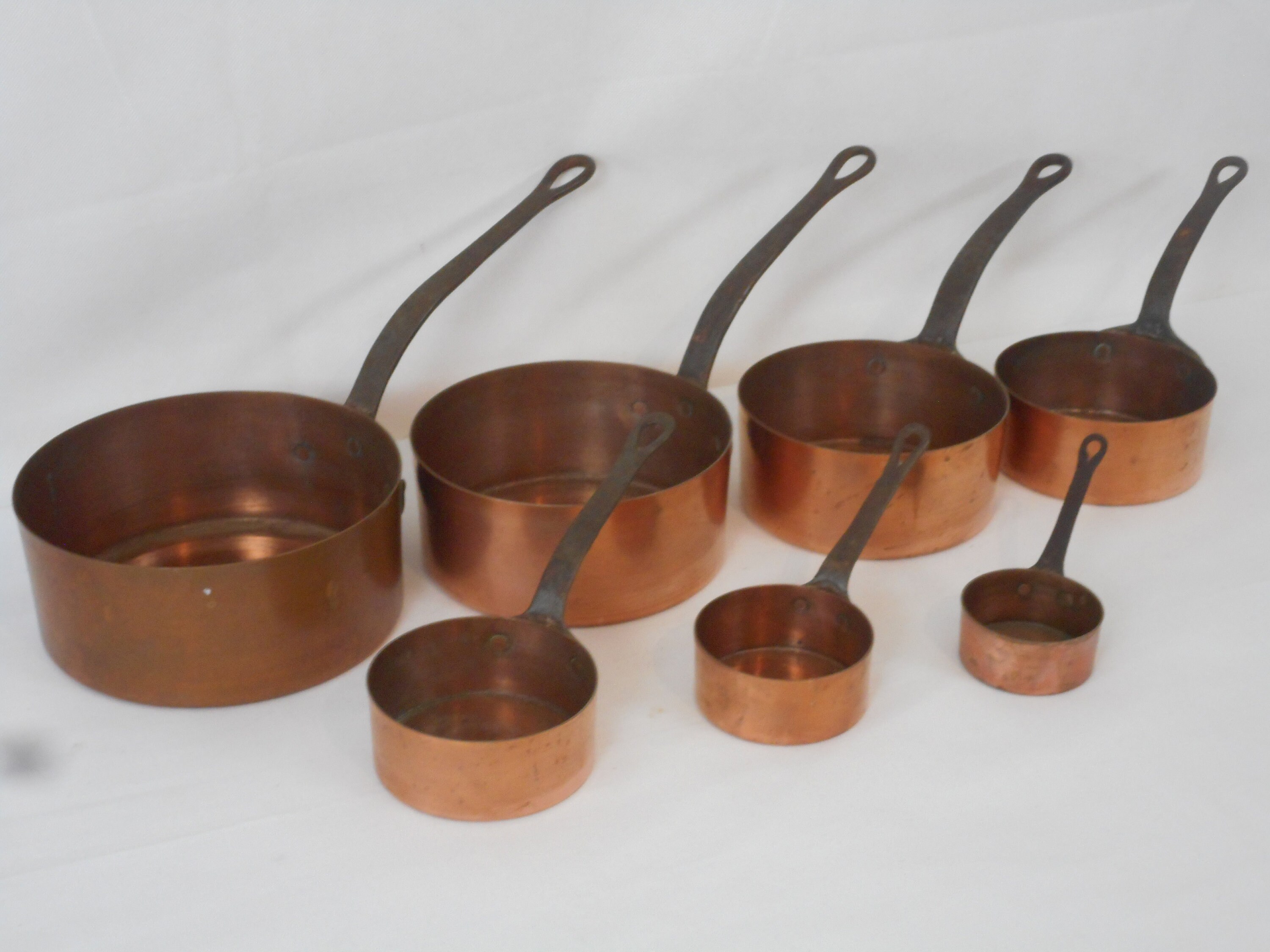 Ensemble Français Vintage de 7 Casseroles en Cuivre avec Poignées Fer Cuisine/Ustensiles Cuisine