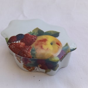 vintage French Limoges porcelain small lidded trinket box / jewellery box